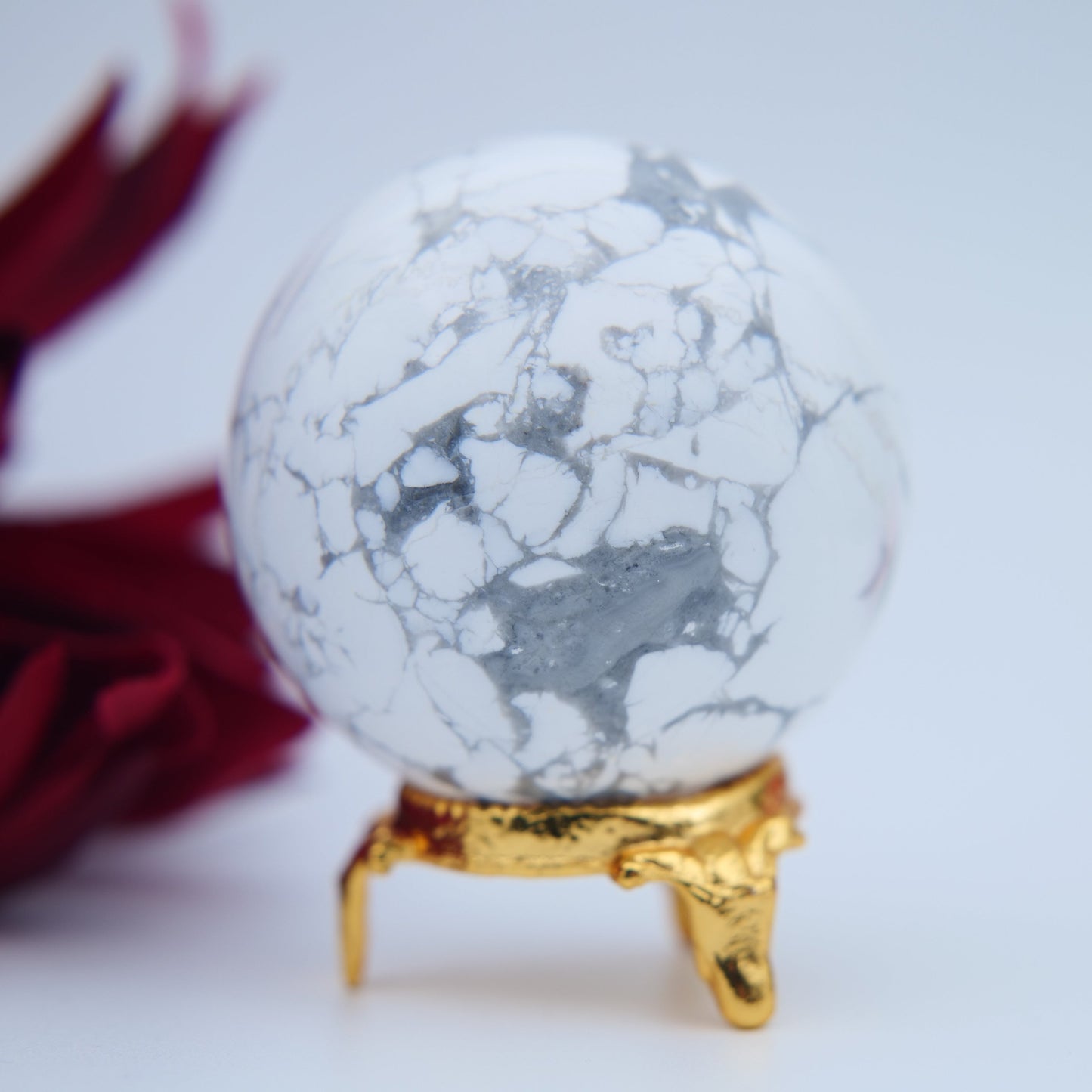 Howlite Sphere – 53 mm / 226 g