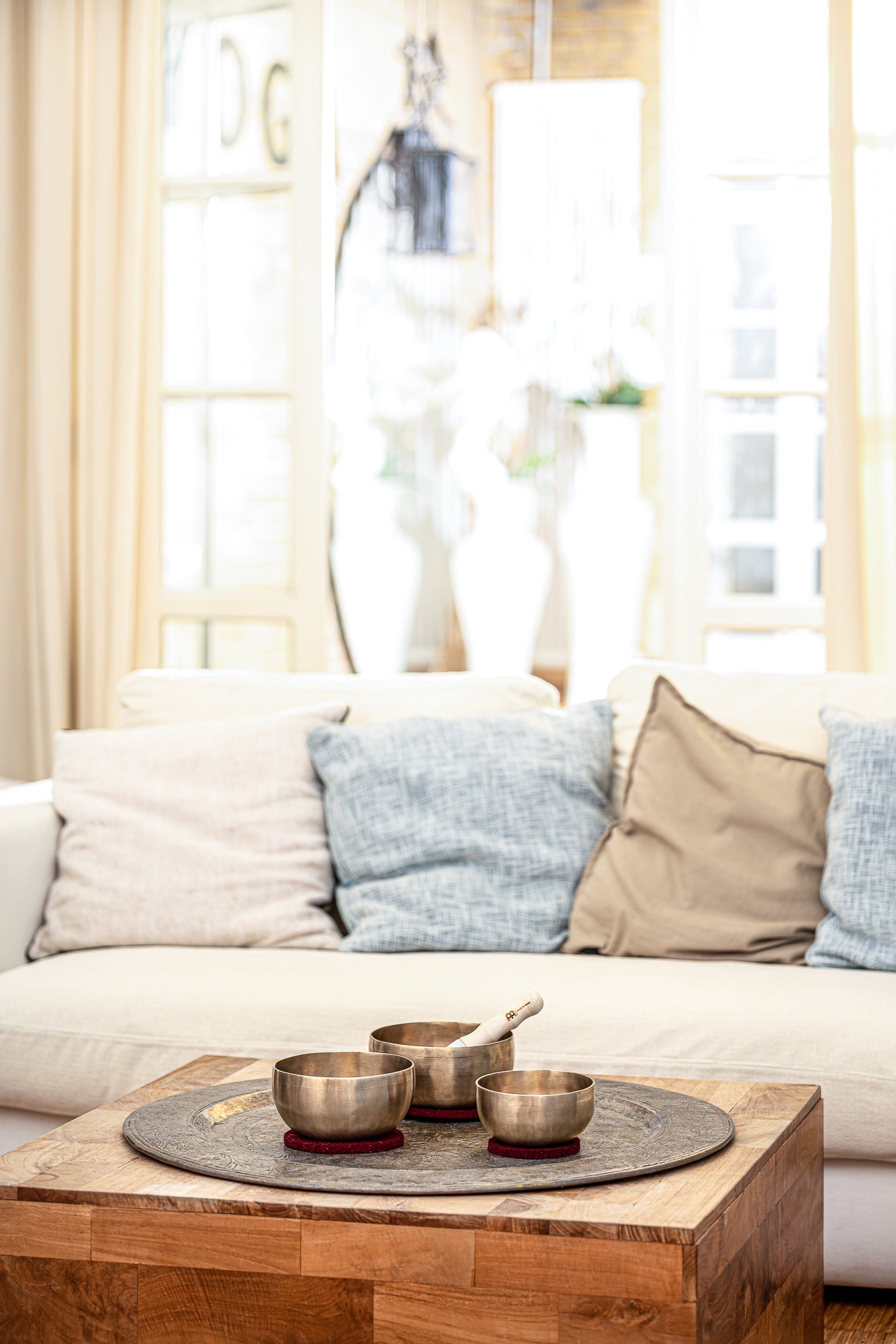 MEINL Universal Series Singing Bowl Set – 4 Piece (500–750 g + Mallet) - Positive Faith Hope Love