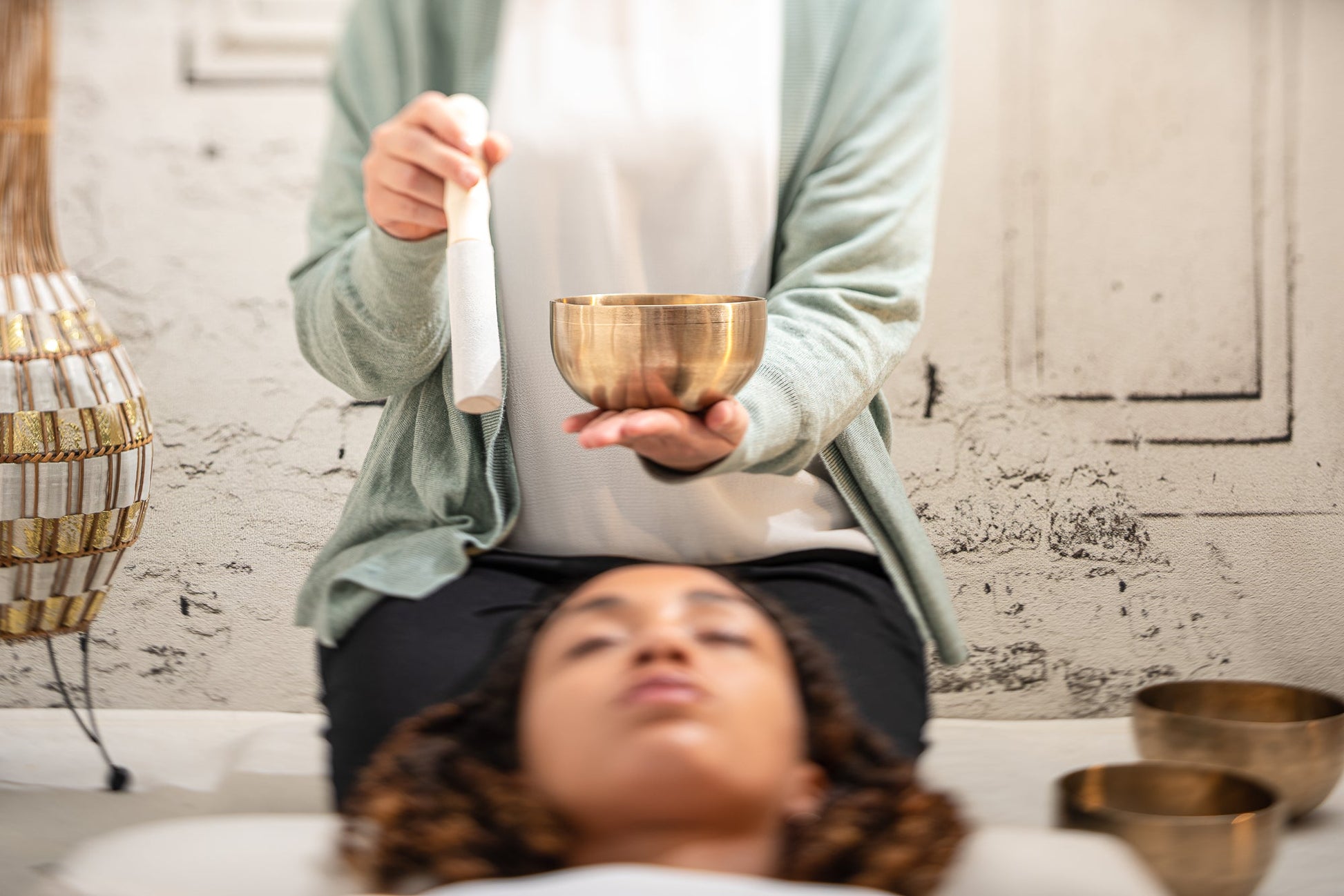 MEINL Universal Series Singing Bowl Set – 4 Piece (500–750 g + Mallet) - Positive Faith Hope Love